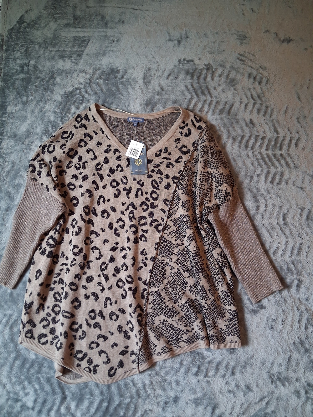 Vince Camuto Top NWT Womens Taupe Animal Print XL Vneck Sweater Leopard
